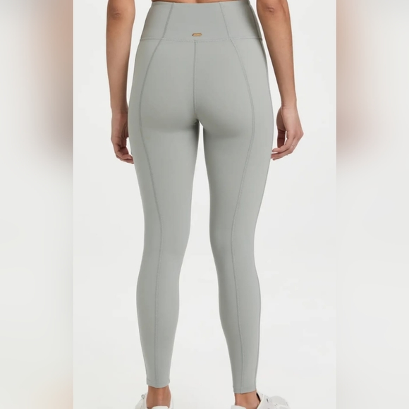 L*Space - Leggings & Top - Picture 3 of 17